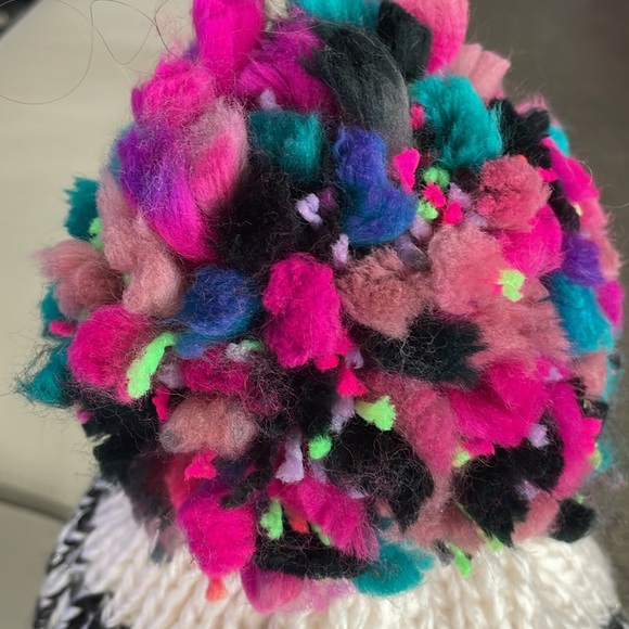 BETSEY JOHNSON ACRYLIC BEANIE WITH POM-POM - Picture 3 of 7